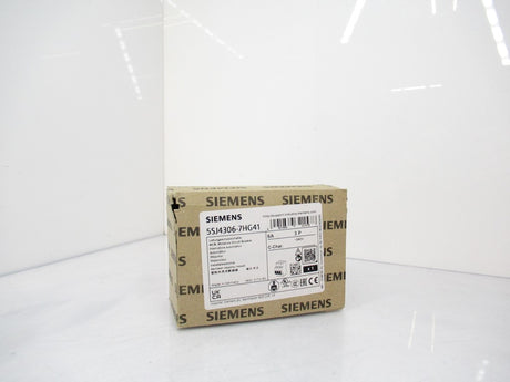 Siemens 5SJ4306-7HG41 3 Pole Molded Case Circuit Breaker, 240V AC