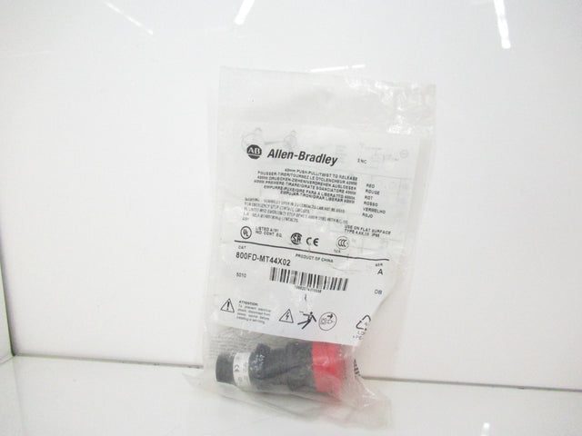 Allen Bradley 800FD-MT44X02 Push-Pull/Twist To Release Push Button