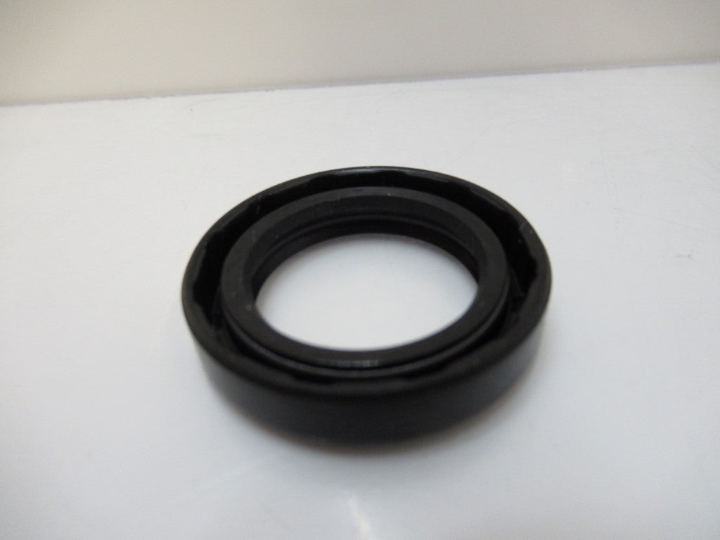 S025037070TC Oil Seal SS. 25.00 x 37.00 x 7.00 S.Seal-NBR/Steel (New No Box)