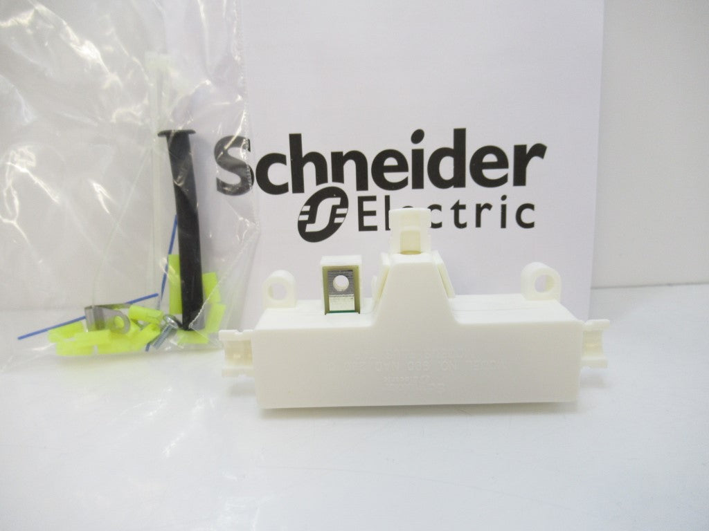 990NAD23000 Schneider Electric Modbus Plus MB + T-Connector (New In Bag)